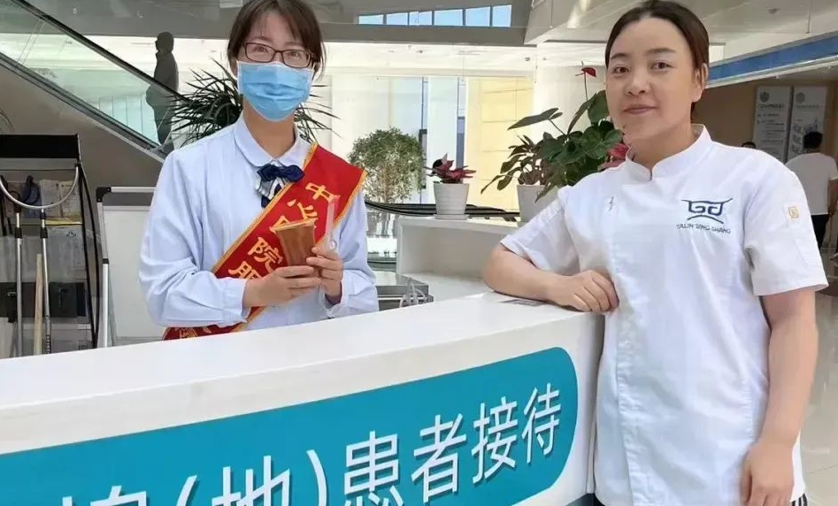 高溫送清涼，關(guān)愛暖人心——塔林鼎尚餐飲集團(tuán)克市中心醫(yī)院項(xiàng)目部為護(hù)士們送上夏日清涼